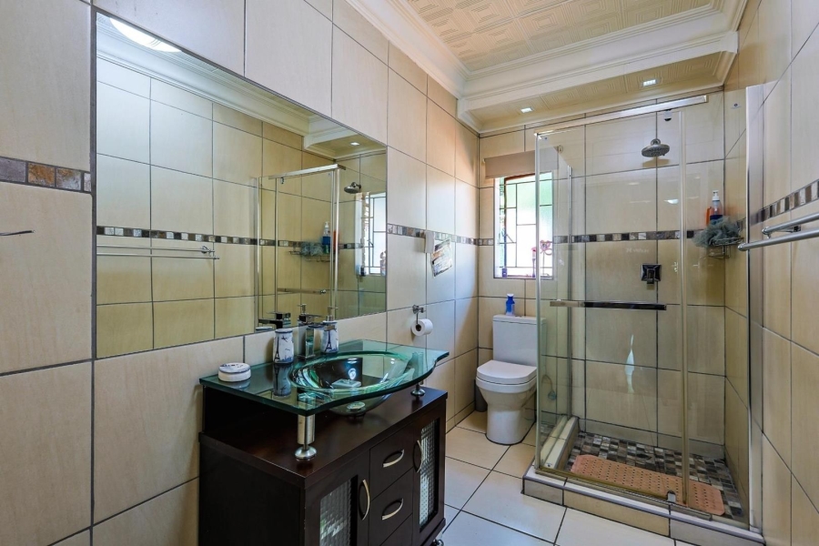 5 Bedroom Property for Sale in Faerie Glen Gauteng