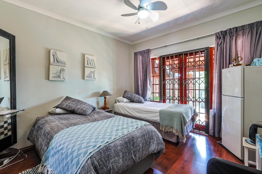 5 Bedroom Property for Sale in Faerie Glen Gauteng