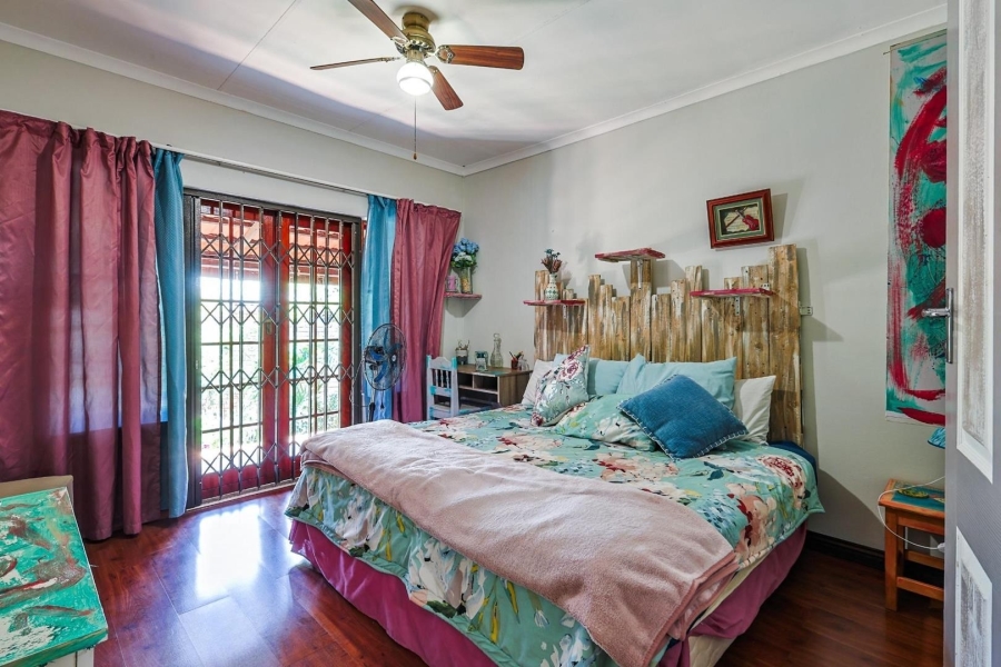 5 Bedroom Property for Sale in Faerie Glen Gauteng