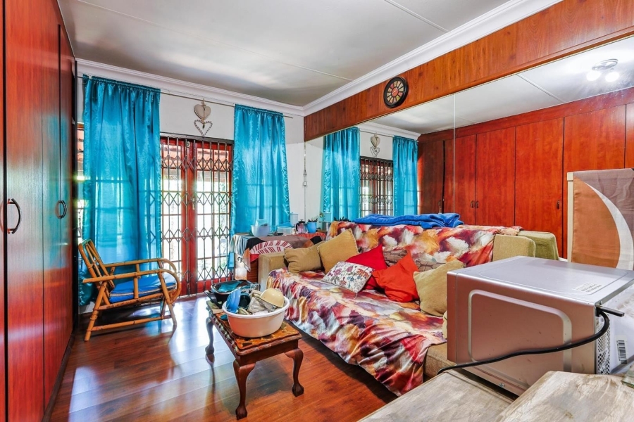 5 Bedroom Property for Sale in Faerie Glen Gauteng