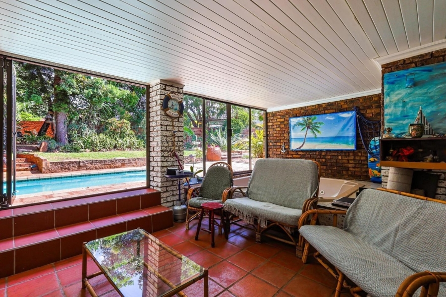 5 Bedroom Property for Sale in Faerie Glen Gauteng