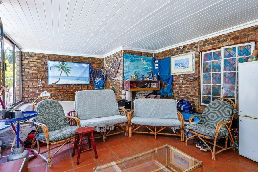 5 Bedroom Property for Sale in Faerie Glen Gauteng