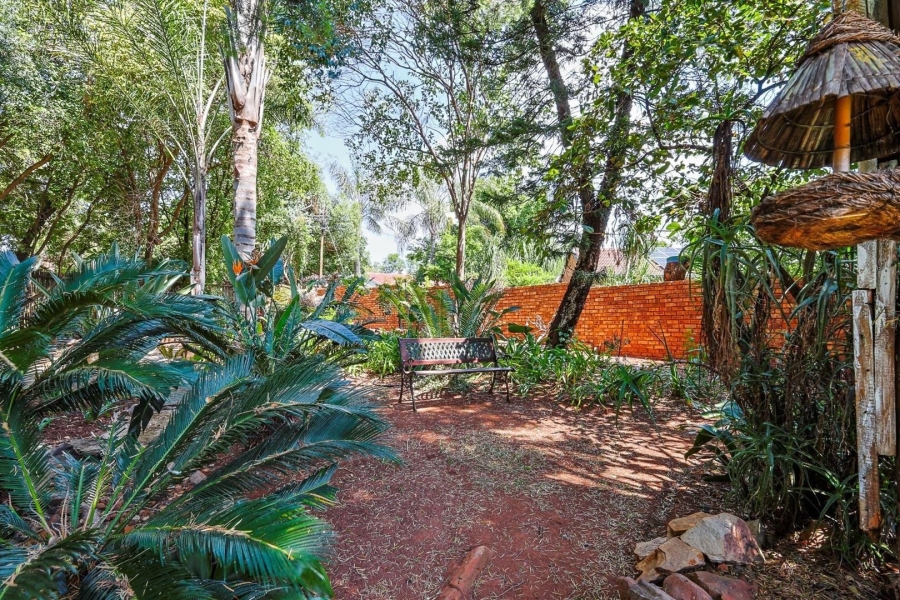 5 Bedroom Property for Sale in Faerie Glen Gauteng