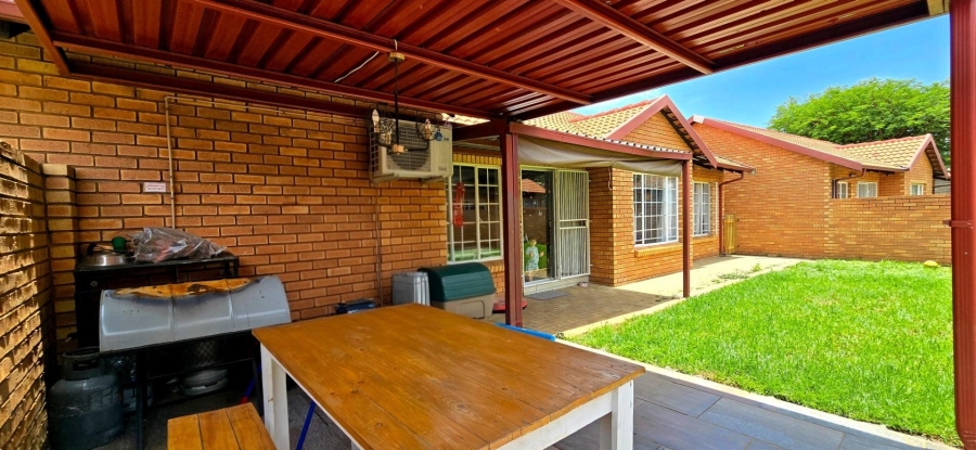 3 Bedroom Property for Sale in Equestria Gauteng