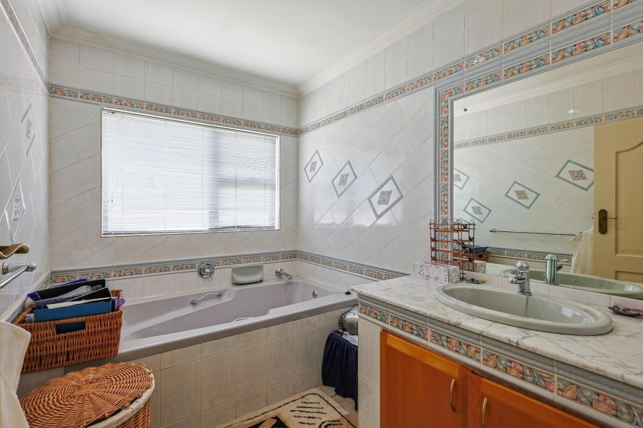 3 Bedroom Property for Sale in Silver Lakes Gauteng