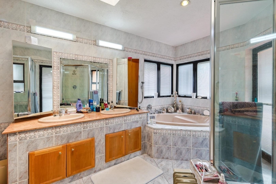 3 Bedroom Property for Sale in Silver Lakes Gauteng