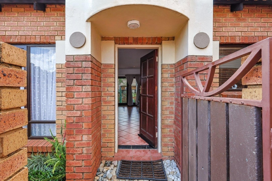 2 Bedroom Property for Sale in Mooikloof Ridge Gauteng