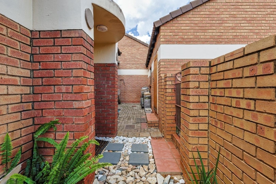 2 Bedroom Property for Sale in Mooikloof Ridge Gauteng