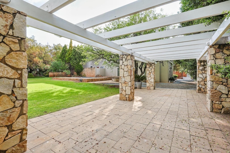5 Bedroom Property for Sale in Silver Lakes Gauteng