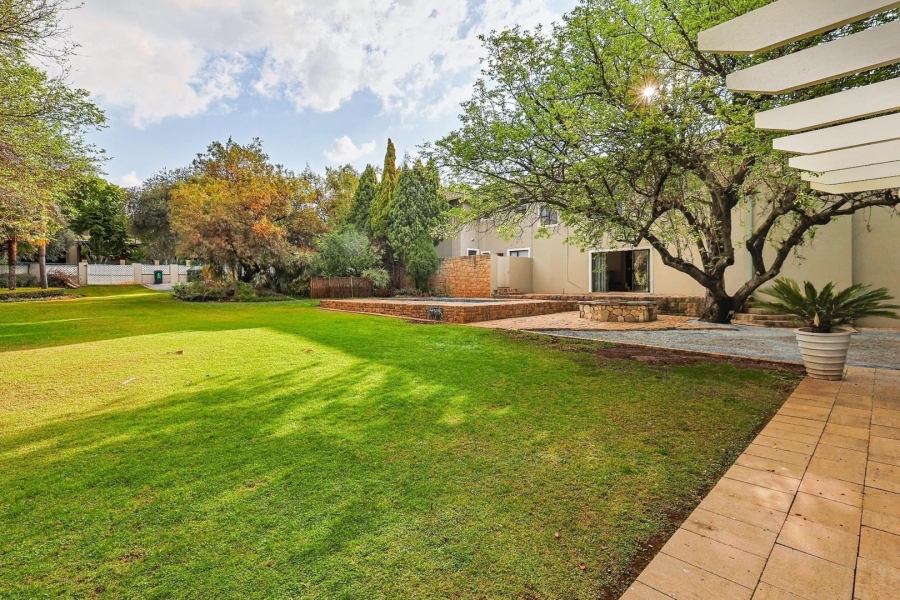 5 Bedroom Property for Sale in Silver Lakes Gauteng