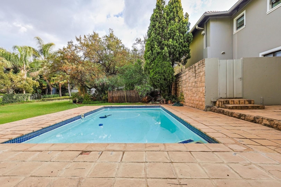 5 Bedroom Property for Sale in Silver Lakes Gauteng