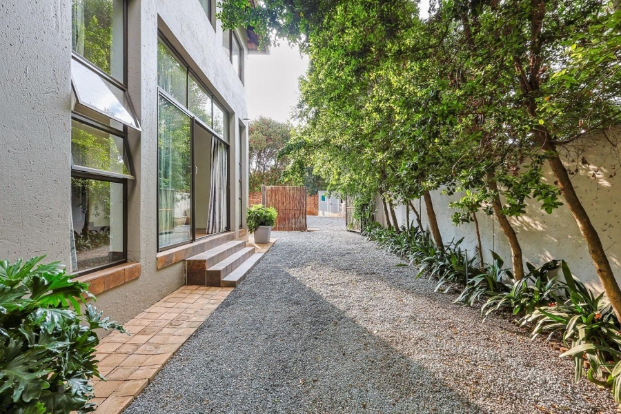 5 Bedroom Property for Sale in Silver Lakes Gauteng