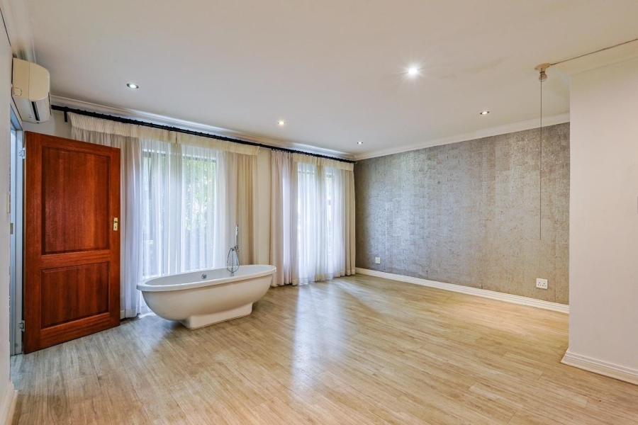 5 Bedroom Property for Sale in Silver Lakes Gauteng