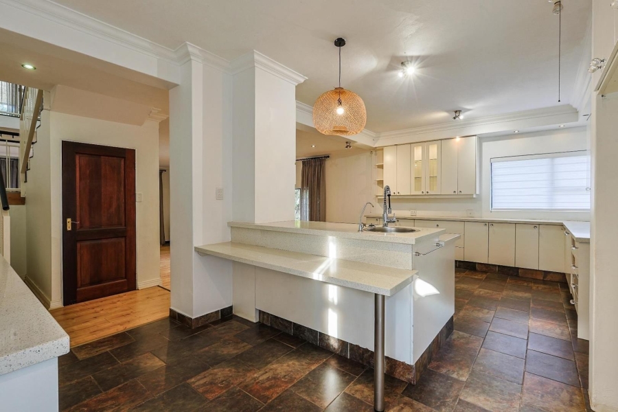 5 Bedroom Property for Sale in Silver Lakes Gauteng