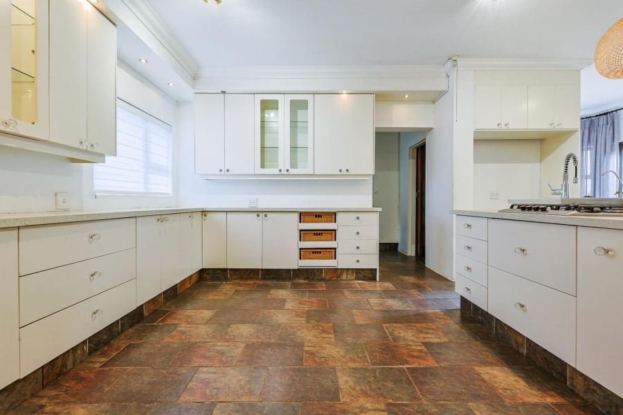 5 Bedroom Property for Sale in Silver Lakes Gauteng