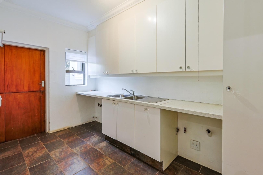 5 Bedroom Property for Sale in Silver Lakes Gauteng