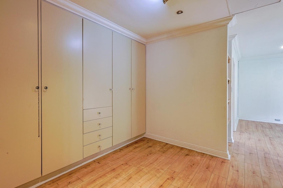 5 Bedroom Property for Sale in Silver Lakes Gauteng