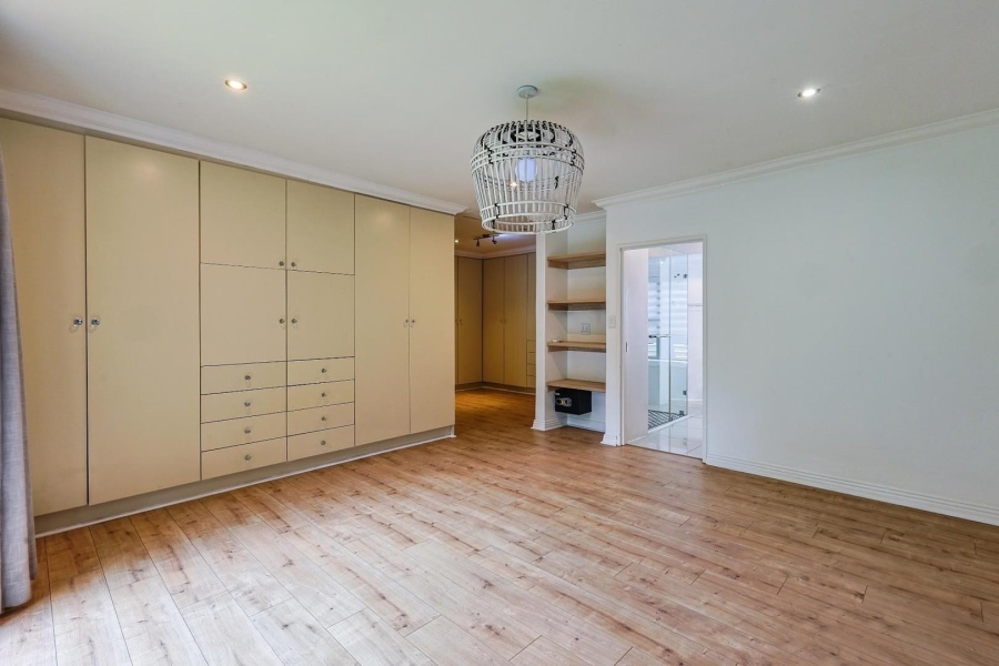 5 Bedroom Property for Sale in Silver Lakes Gauteng