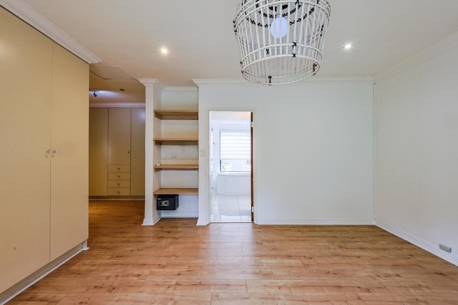 5 Bedroom Property for Sale in Silver Lakes Gauteng