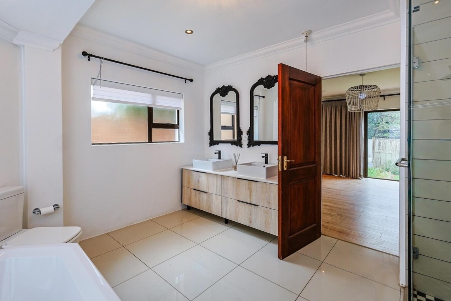 5 Bedroom Property for Sale in Silver Lakes Gauteng