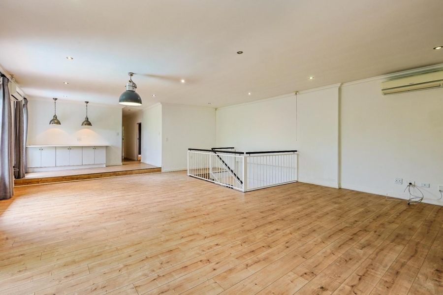 5 Bedroom Property for Sale in Silver Lakes Gauteng