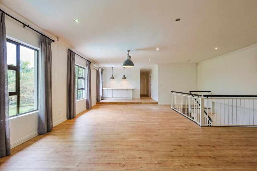 5 Bedroom Property for Sale in Silver Lakes Gauteng