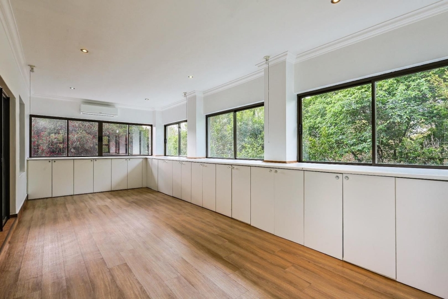 5 Bedroom Property for Sale in Silver Lakes Gauteng