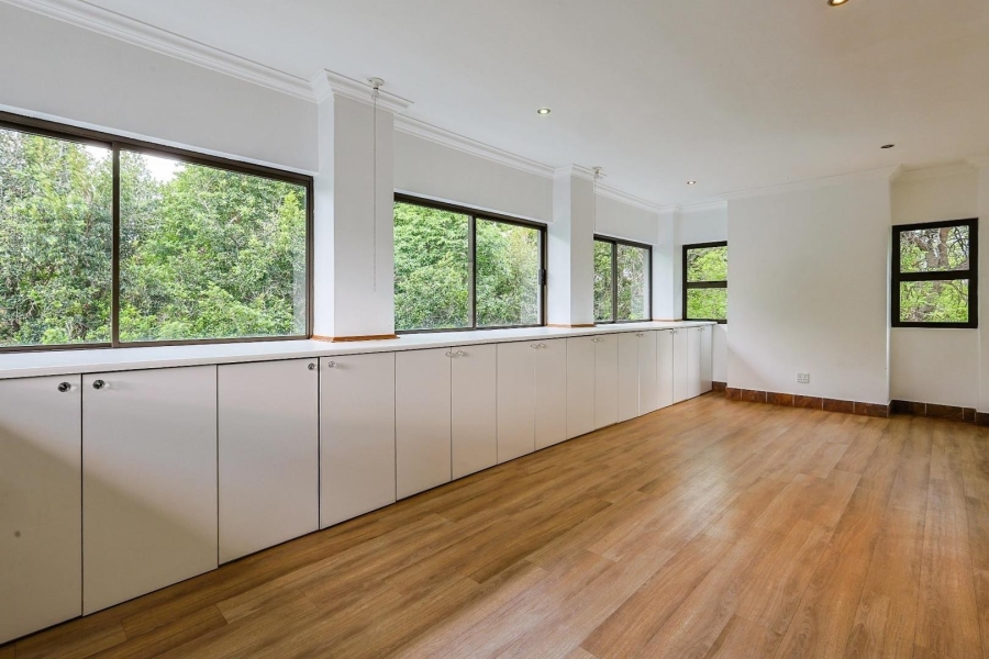 5 Bedroom Property for Sale in Silver Lakes Gauteng