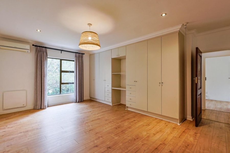 5 Bedroom Property for Sale in Silver Lakes Gauteng