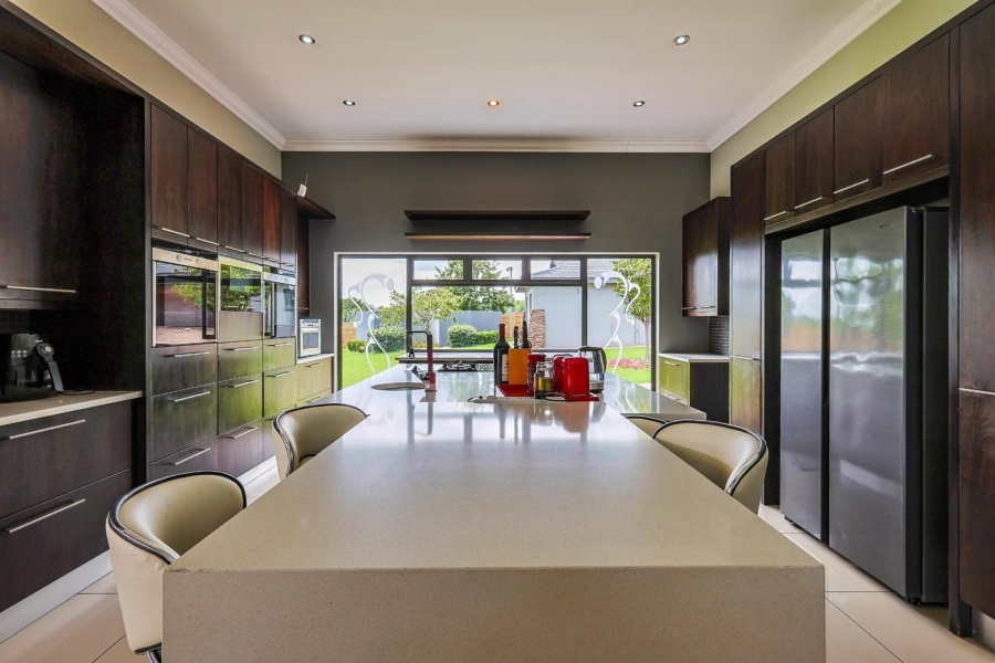 5 Bedroom Property for Sale in Mooikloof Gauteng