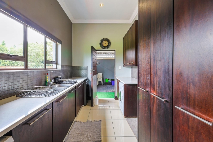 5 Bedroom Property for Sale in Mooikloof Gauteng