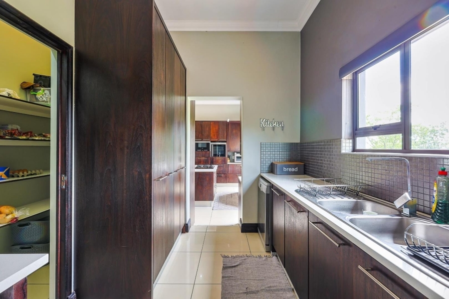 5 Bedroom Property for Sale in Mooikloof Gauteng