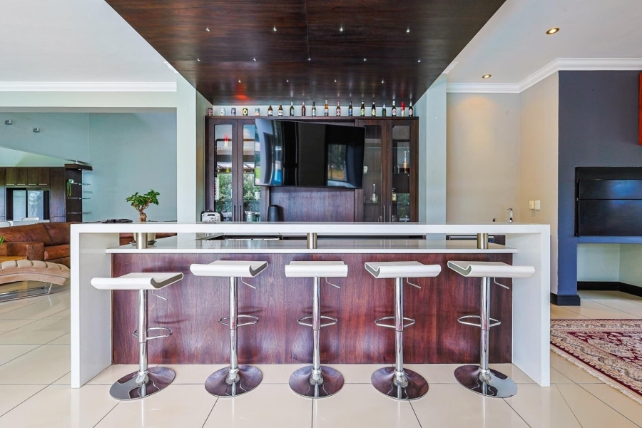 5 Bedroom Property for Sale in Mooikloof Gauteng