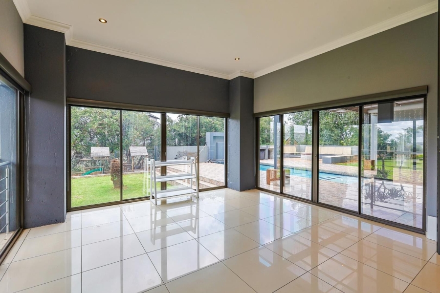 5 Bedroom Property for Sale in Mooikloof Gauteng