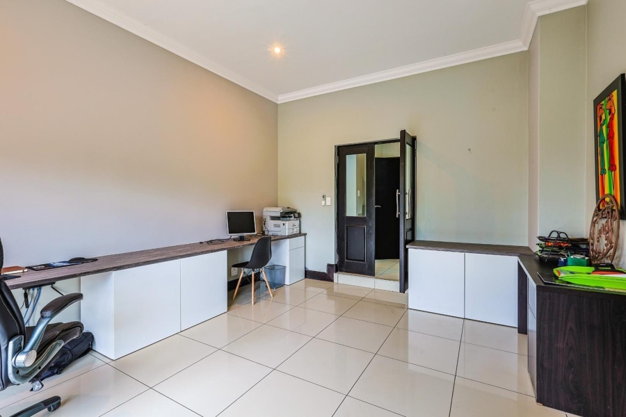 5 Bedroom Property for Sale in Mooikloof Gauteng