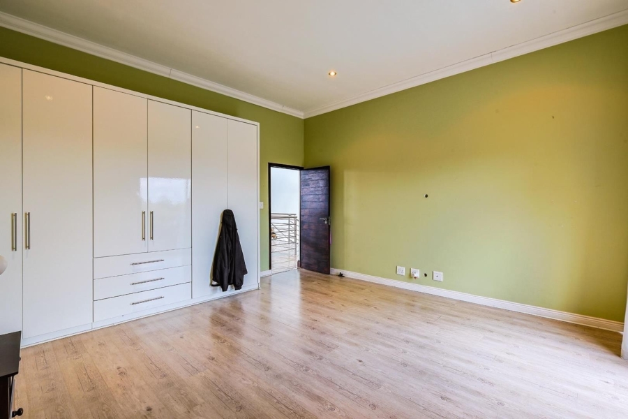 5 Bedroom Property for Sale in Mooikloof Gauteng