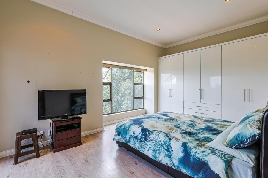 5 Bedroom Property for Sale in Mooikloof Gauteng