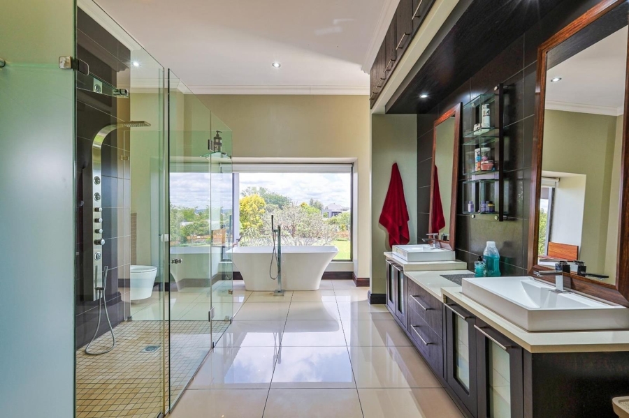 5 Bedroom Property for Sale in Mooikloof Gauteng