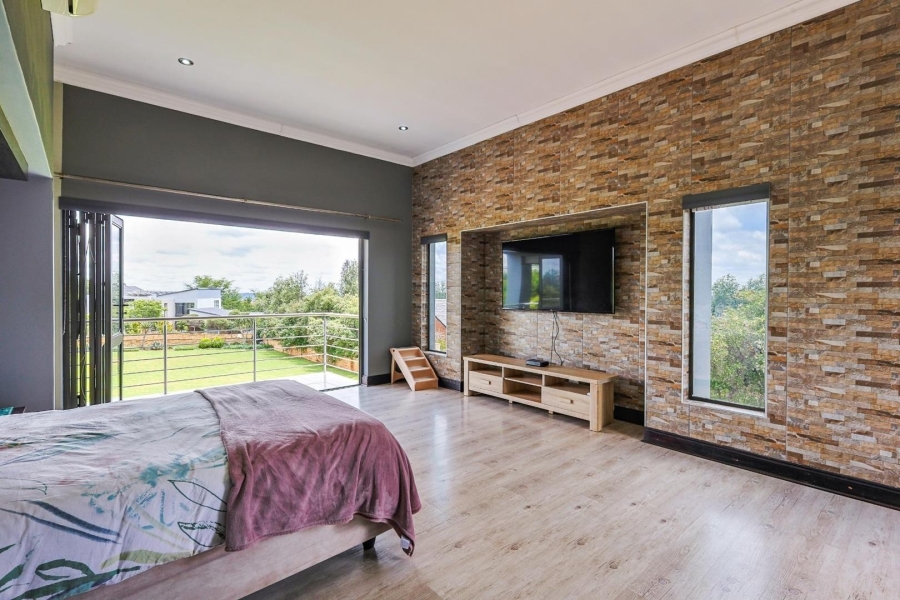5 Bedroom Property for Sale in Mooikloof Gauteng