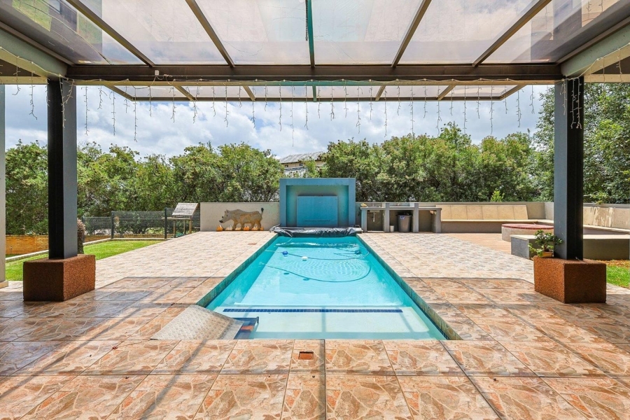 5 Bedroom Property for Sale in Mooikloof Gauteng