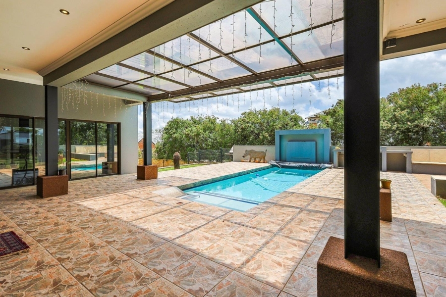 5 Bedroom Property for Sale in Mooikloof Gauteng