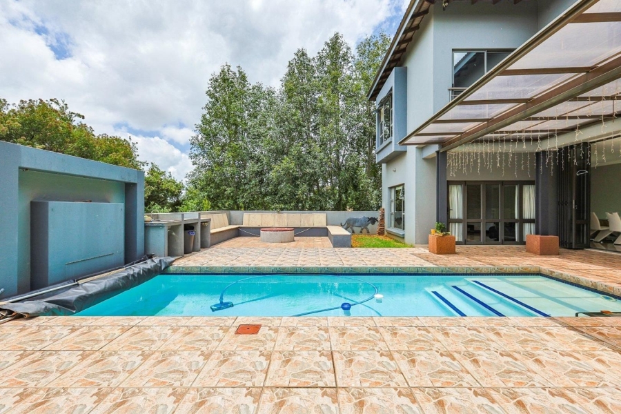 5 Bedroom Property for Sale in Mooikloof Gauteng