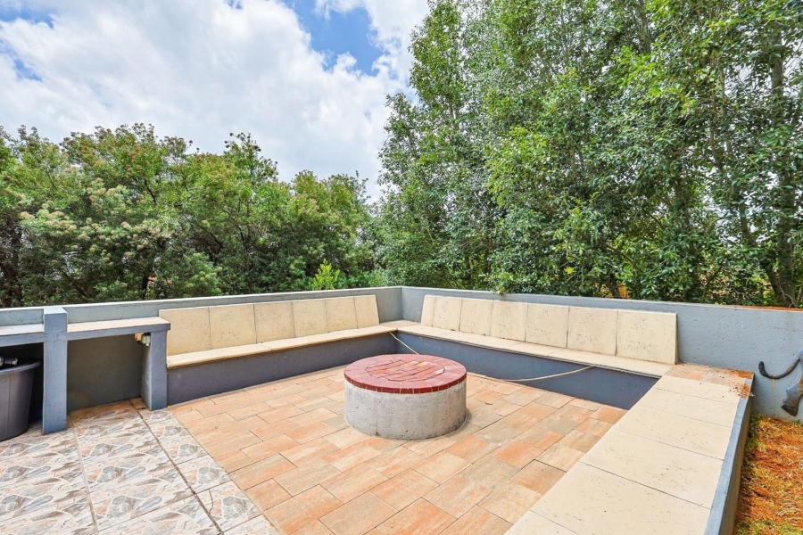 5 Bedroom Property for Sale in Mooikloof Gauteng