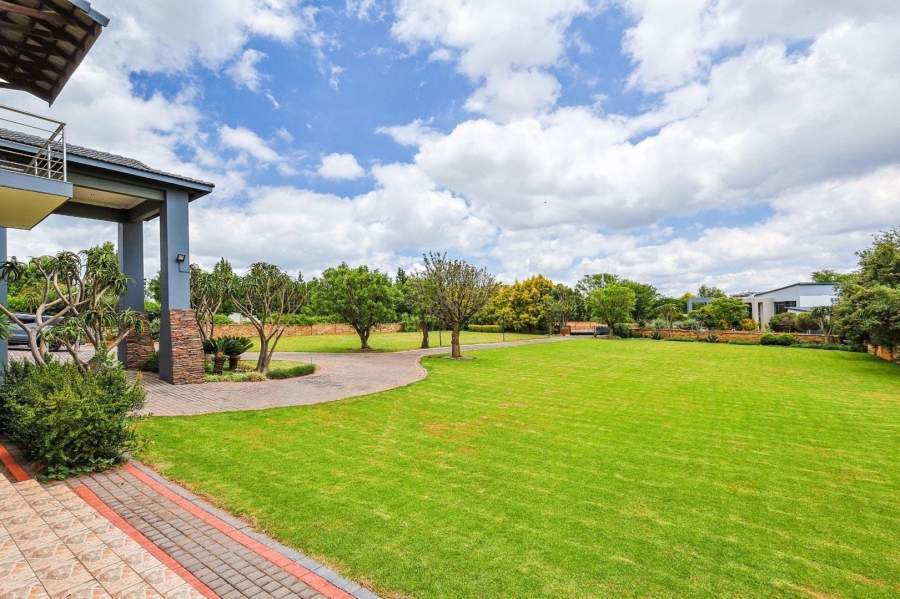 5 Bedroom Property for Sale in Mooikloof Gauteng