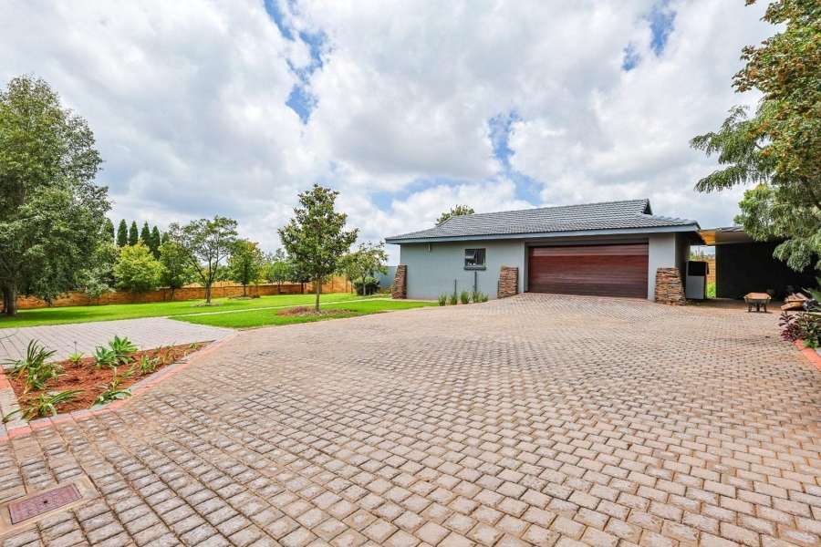 5 Bedroom Property for Sale in Mooikloof Gauteng