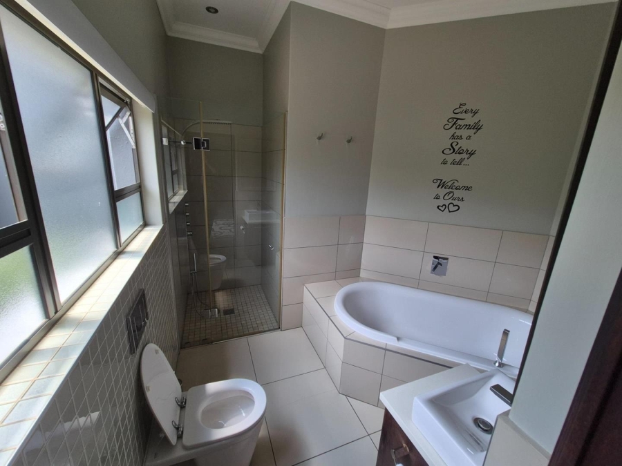 5 Bedroom Property for Sale in Mooikloof Gauteng