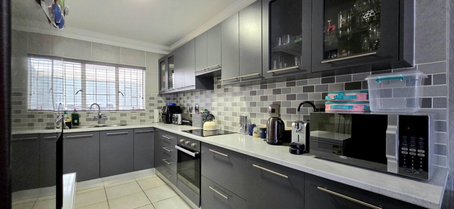 3 Bedroom Property for Sale in Garsfontein Gauteng