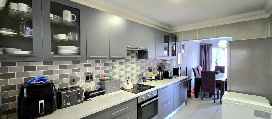 3 Bedroom Property for Sale in Garsfontein Gauteng