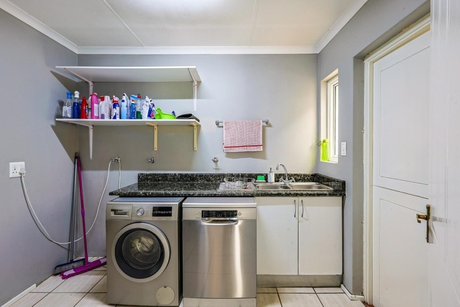 To Let 3 Bedroom Property for Rent in Silver Lakes Gauteng