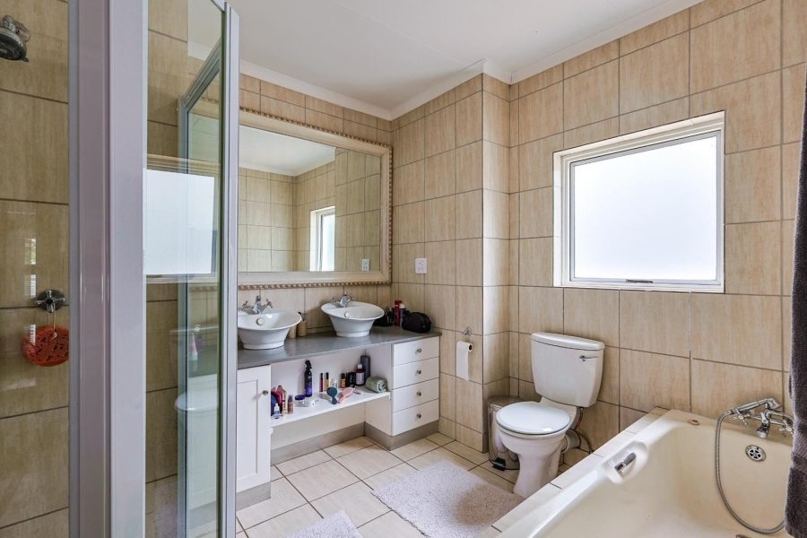 To Let 3 Bedroom Property for Rent in Silver Lakes Gauteng